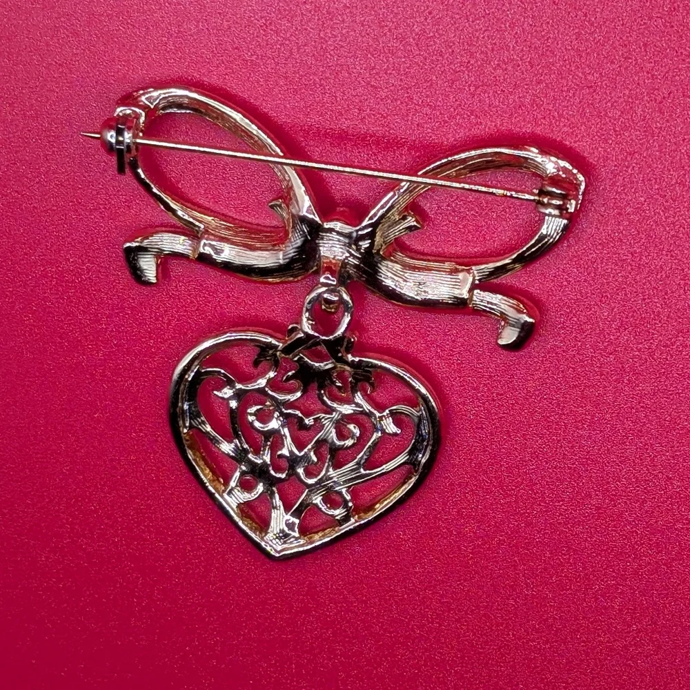 Vintage Elegant Gold Tone Heart Bow Brooch EUC
